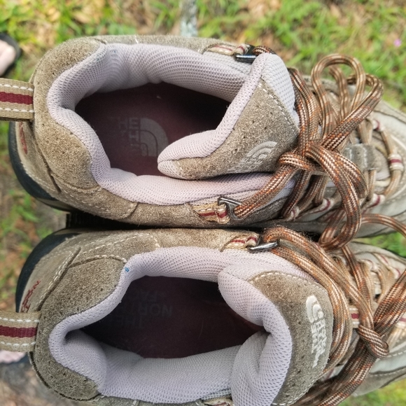 The North Face suede hiking boots, in EUC, in khaki brown and cream color sz 9 - Picture 5 of 10